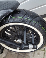 praktijkafbeelding Maxx-Locks ART 4 kettingslot Vespa Sprint, AGM VX, BTC Riva, Iva Lux, Vespelini  (1)